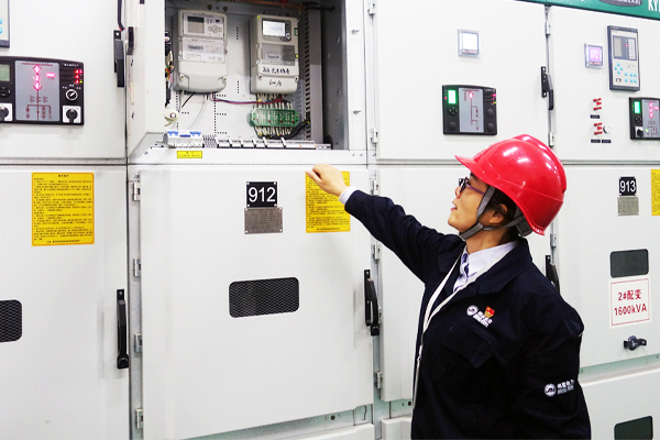 How Medium Voltage Switchgear Works in Power Distribution Systems